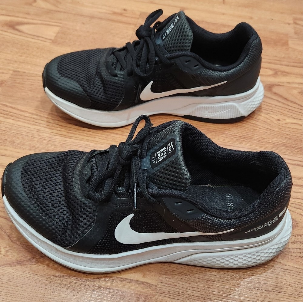 Nike Black White Athletic Tennis Running Shoes Women's Size 9